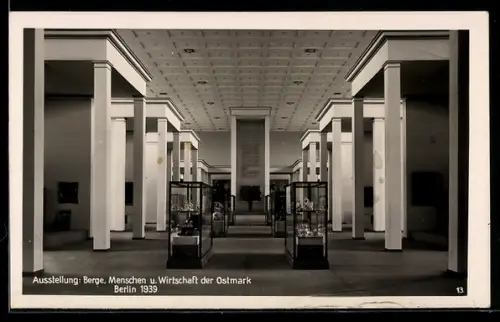 AK Berlin, Ausstellung: Berge, Menschen und Wirtschaft der Ostmark 1939, Ausstellungshalle, Innenansicht