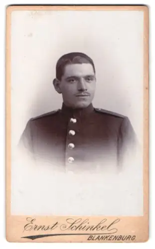 Fotografie Ernst Schinkel, Blankenburg, Mauerstrasse 3, Soldat in Uniform
