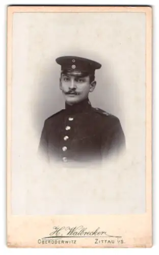 Fotografie H. Walbrecker, Oberoderwitz, Soldat vom Inf.-Regiment Nr. 102 in Uniform mit Schirmmütze