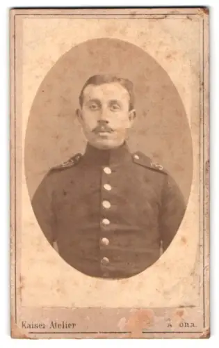 Fotografie Kaiser-Atelier, Altona, Grosse Freiheit 64, Soldat vom Regiment Nr. 31 in Uniform