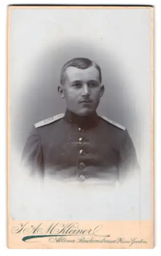 Fotografie J. A. M. Kleiner, Altona, Reichenstrasse 26, Soldat vom Regiment Nr. 31 in Uniform