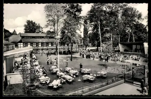 AK Bad Sooden-Allendorf, Im Kurpark, Gartenrestaurant, Gäste, Musikpavillons