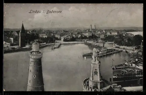 AK Lindau i. Bodensee, Hafen, Leuchtturm, Löwenstatue mit Stadtansicht