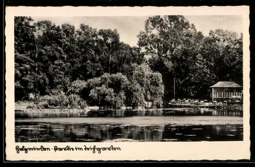 AK Holzminden, Partie im Teichgarten, Gasthaus