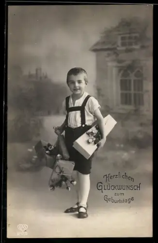 Foto-AK EAS Nr. 5117/5: Junge in Tracht mit Geschenken