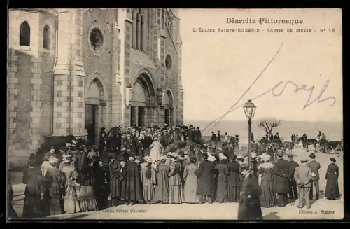 AK Biarritz, L`Église Sainte-Eugénie, Sortie de Messe
