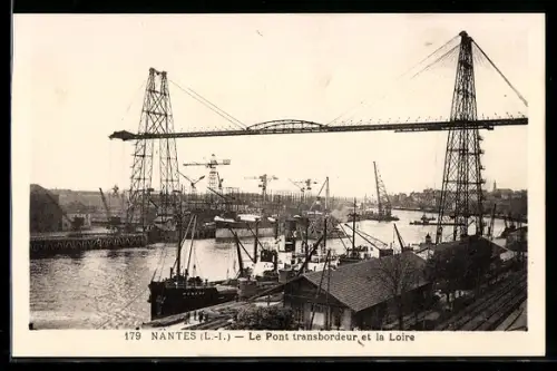 AK Nantes /L.-I., Le Pont transbordeur et la Loire