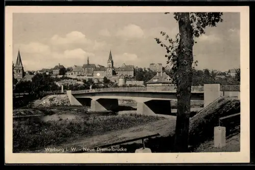 AK Warburg i. W., Neue Diemelbrücke mit Ortspanorama