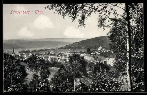 AK Langenberg i. Thür., Ortsansicht, bewaldete Umgebung