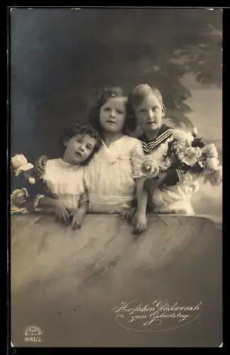 Foto-AK R & K / L Nr. 8041/2: Drei kleine Gratulanten mit Rosen, Geburtstagsgruss