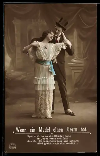 Foto-AK R & K / L Nr. 8249/4: Wenn ein Mädel einen Herrn hat, Spazierst du so..., Paar