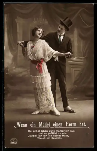 Foto-AK R & K / L Nr. 8249/3: Wenn ein Mädel einen Herrn hat, Du siehst schon..., Paar