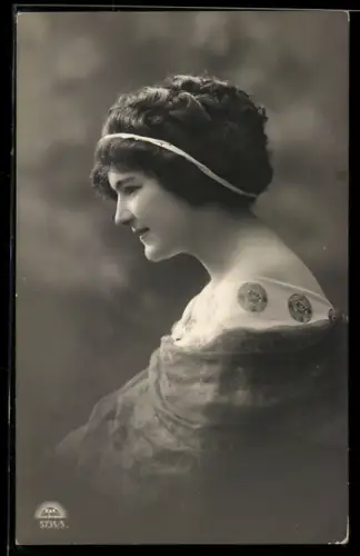 Foto-AK R & K / L: Nr. 5735/5, Frau lächelnd von der Seite gesehen