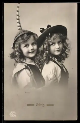 Foto-AK R & K / L Nr. 4860/3: Einig, Kleines Trachtenpaar mit Hüten