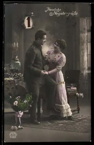 Foto-AK R & K / L Nr. 7122/1: Soldat mit Braut beim Tanz in der Stube, Kalenderblatt, Neujahrsgruss