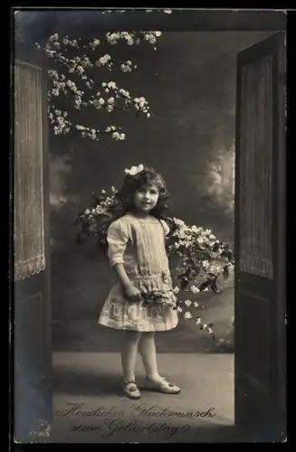 Foto-AK R & K / L Nr. 8230/5: Kleine Gratulantin mit blühenden Zweigen, Geburtstagsgruss