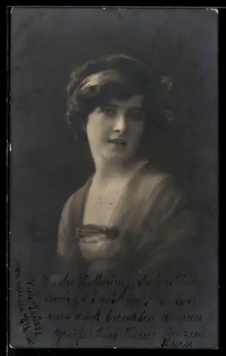 Foto-AK R & K / L: Mädchen mit Haarband, Portrait