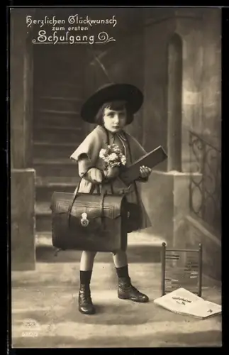 Foto-AK R & K / L Nr. 6222/2: Kind mit Tafel, Ranzen, Abakus, Glückwunsch zum Schulanfang
