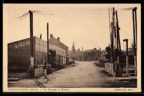 AK Cercy-la-Tour /Nièvre, Le Passage à Niveau