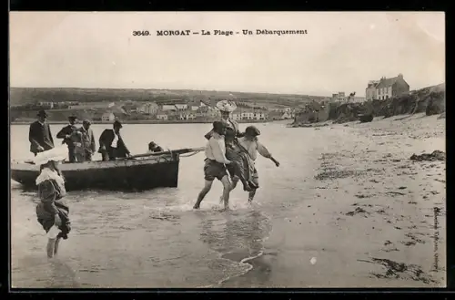 AK Morgat, La Plage, Un Débarquement