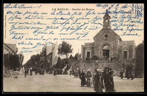 AK La Baule, Sortie de Messe