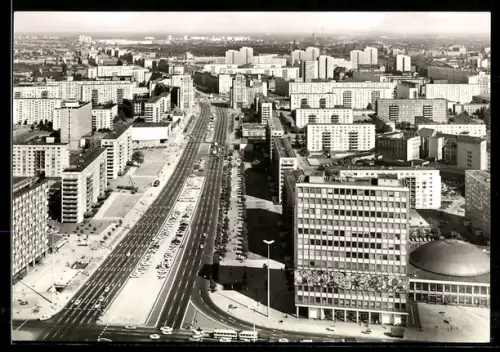 AK Berlin, Karl-Marx-Allee aus der Vogelschau