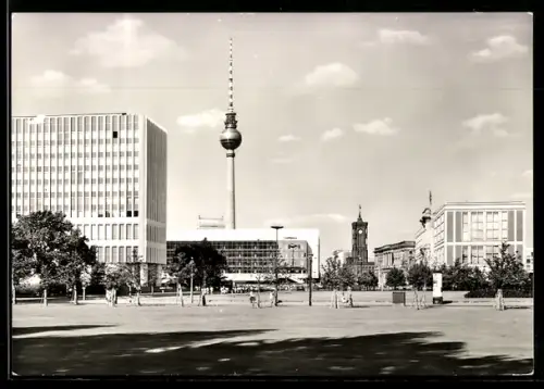 AK Berlin, Blick zum Marx-Engels-Platz mit Fernsehturm
