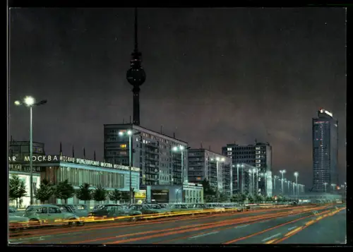 AK Berlin, Karl-Marx-Allee bei Nacht