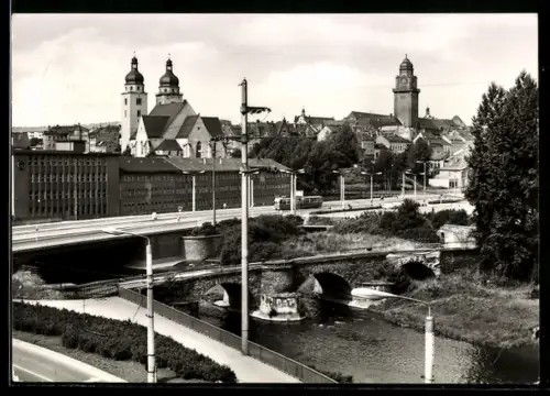 AK Plauen i. V., Neue u. alte Elsterbrücke mit Stadtpanorama, Strassenbahn