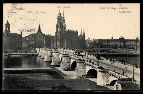 AK Dresden, Friedrich August-Brücke mit Kgl. Schloss u. Ständehaus, Strassenbahn