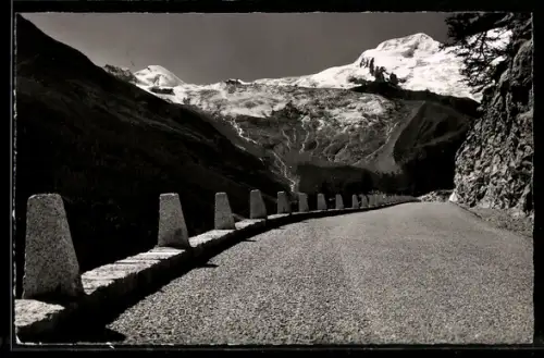 Foto-AK Emanuel Gyger: Saas-Fee, Neue Strasse mit Allalinhorn & Alphubel
