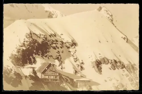 Foto-AK Emanuel Gyger: Berghaus und Station Jungfraujoch, Sphinx