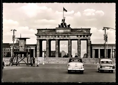 AK Berlin, Brandenburger Tor nach dem 13. August 1961 mit der Grenze