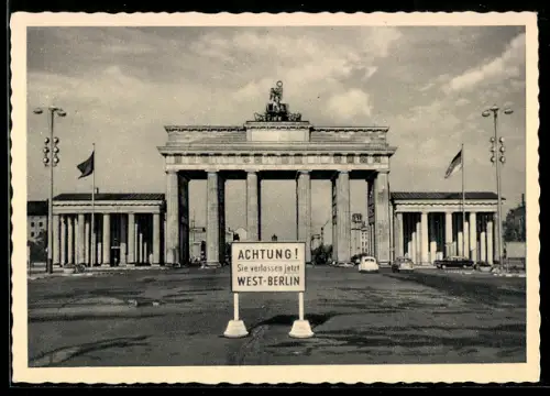 AK Berlin, Zonengrenze am Brandenburger Tor, Achtung Sie verlassen jetzt West-Berlin