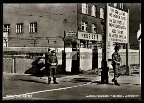 AK Berlin, Friedrichstrasse, Ansicht vom Ausländerübergang Checkpoint an der innerdeutschen Grenze