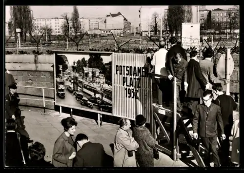 AK Berlin, Sperrmauer am Potsdamer Platz mit Leuten