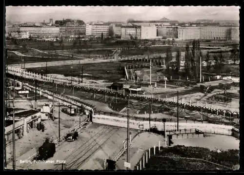 AK Berlin, Totale vom Potsdamer Platz mit der Mauer