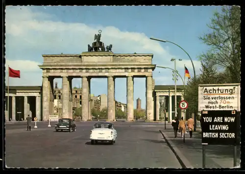 AK Berlin, Brandenburger Tor mit Strassenpartie, Grenze