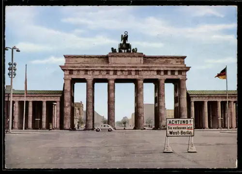 AK Berlin, Blick auf das Brandenburger Tor, Mauer