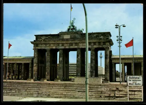AK Berlin, Brandenburger Tor und Berliner Mauer
