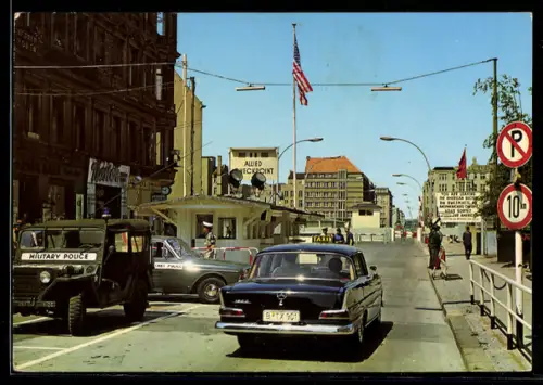 AK Berlin Friedrichstrasse, Checkpoint Charlie mit Jeep der Military Police und Mercedes Benz