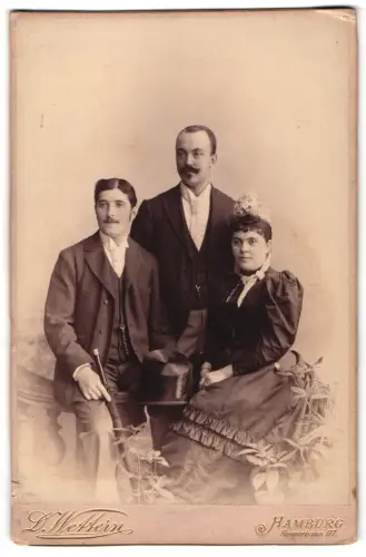 Fotografie D. Wettern, Hamburg, Reeperbahn 97, Gruppenporträt mit drei Personen