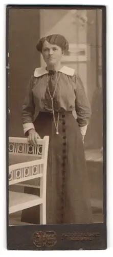 Fotografie A. Rosenkranz, Heidenau, Dresdnerstrasse 4, Porträt einer Dame mit modischer Frisur