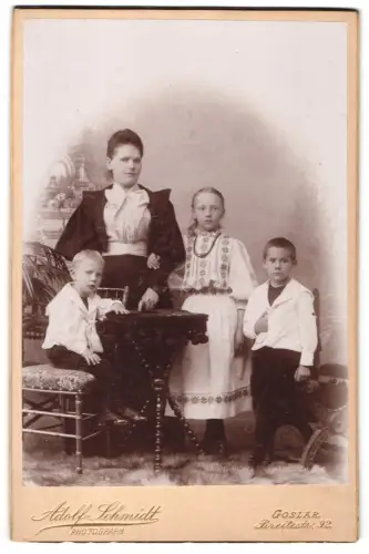 Fotografie Adolf Schmidt, Goslar, Breitestr. 92, Mutter mit drei Kindern