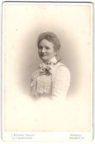 Fotografie J. Benade Nachf., Kassel, Königsstr. 27, Porträt einer Dame im Profil