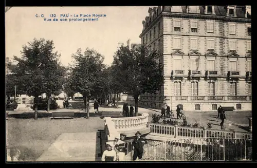 AK Pau, La Place Royale Vue de son prolongement