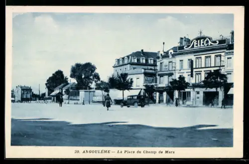 AK Angoulême, La Place du Champ de Mars