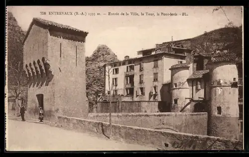 AK Entrevaux /B.-A., Entrée de la Ville, la Tour, le Pont-levis