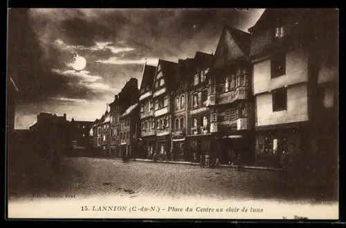 AK Lannion /C.-du-N., Place du Centre au clair de lune