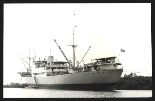 Fotografie Schwedisches Frachtschiff Hjelmaren aus Göteborg in Ballast im Hafen